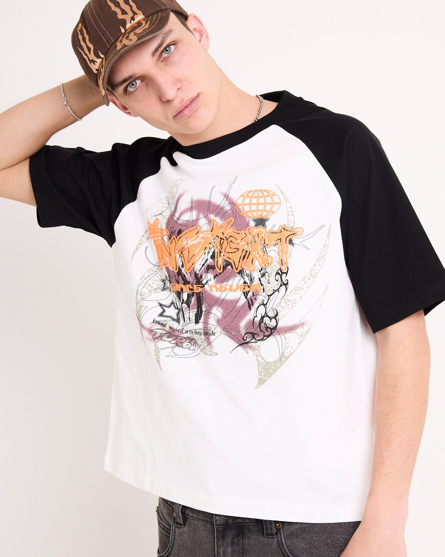 Airing Raglan T-Shirt