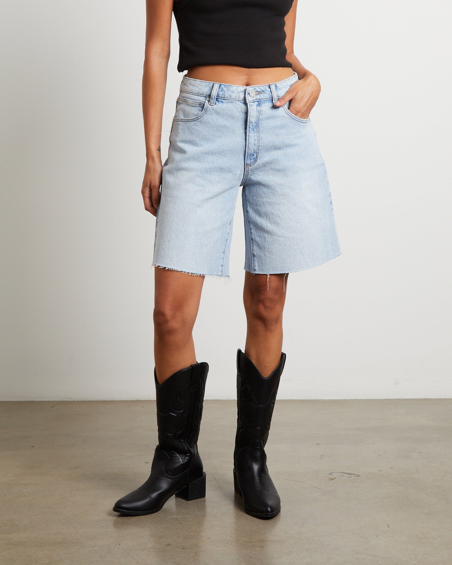 95 Baggy Denim Shorts in Saskia