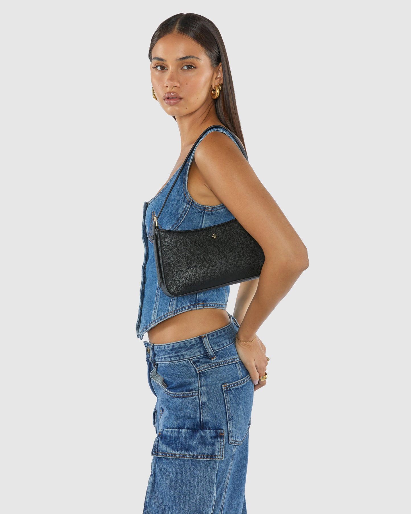 Lilu Shoulder Bag in Black Pebble Gold