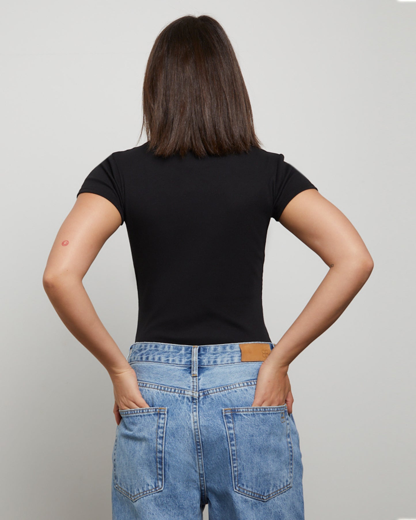 Ribbed Longline Fitted T-Shirt in Black
