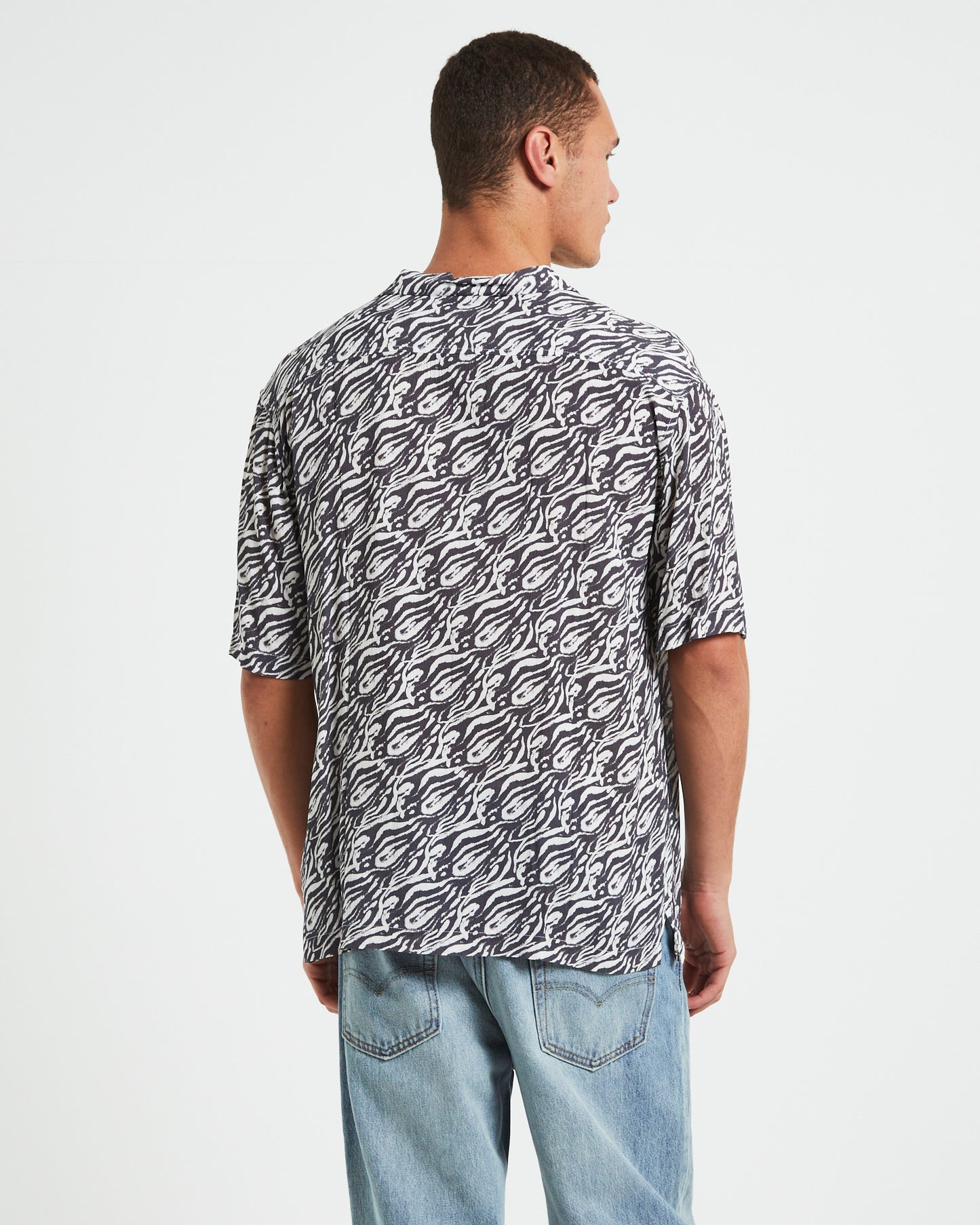 Trackless Resort Short Sleeve Shirt in Black