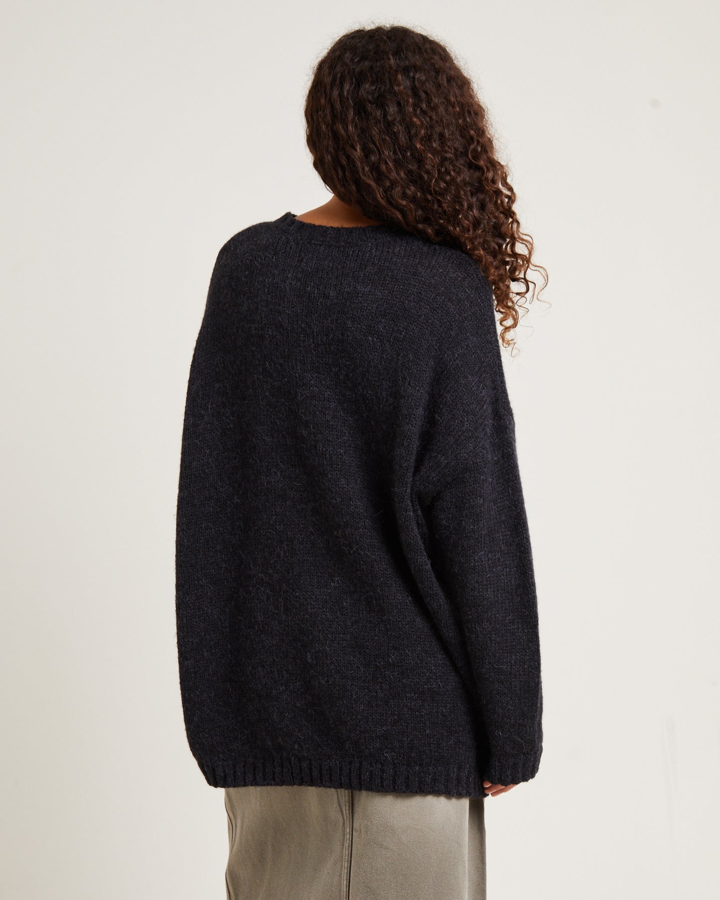 Curly S Oversized Knit Black