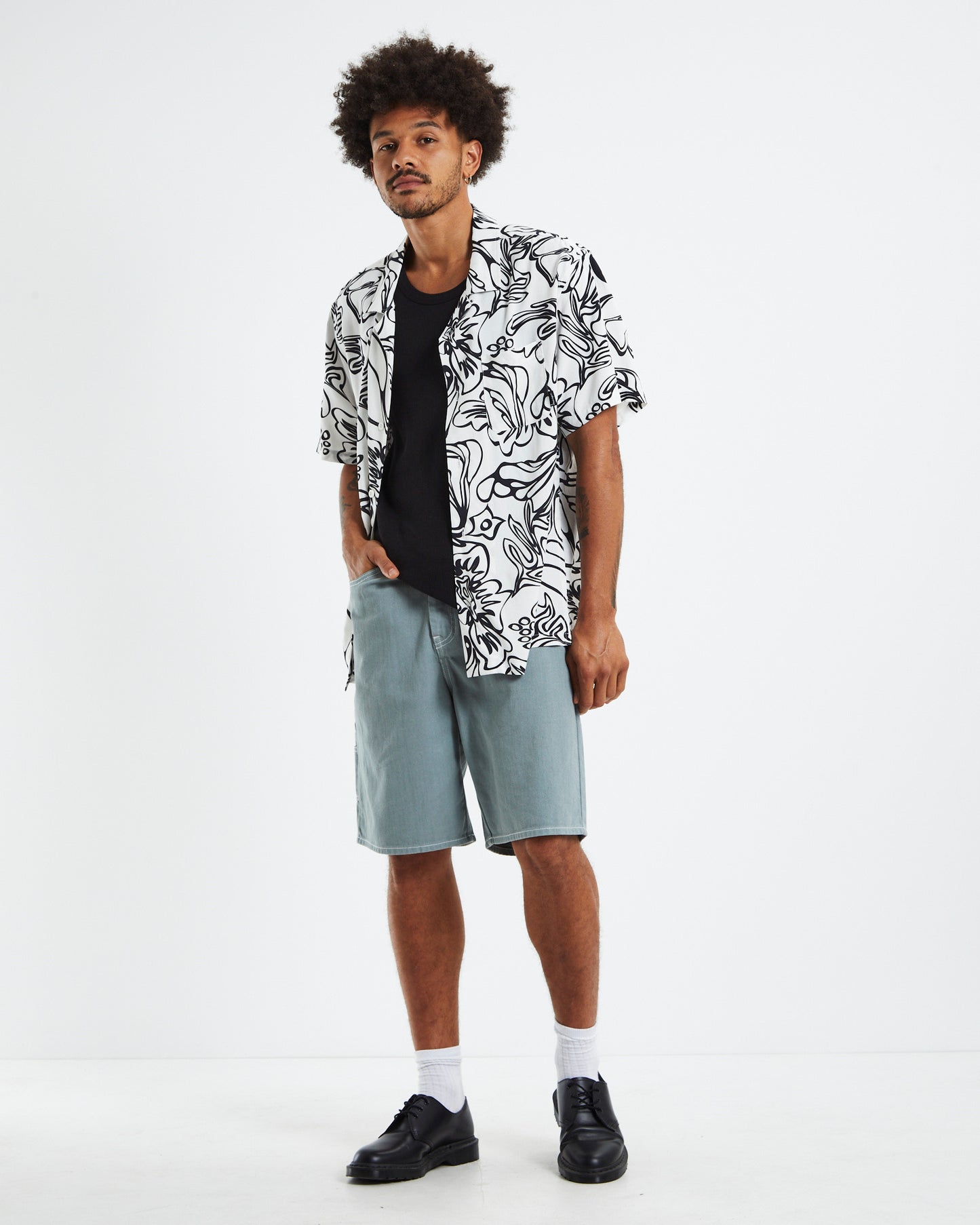 Wavy Hawaiian Short Sleeve Shirt Black