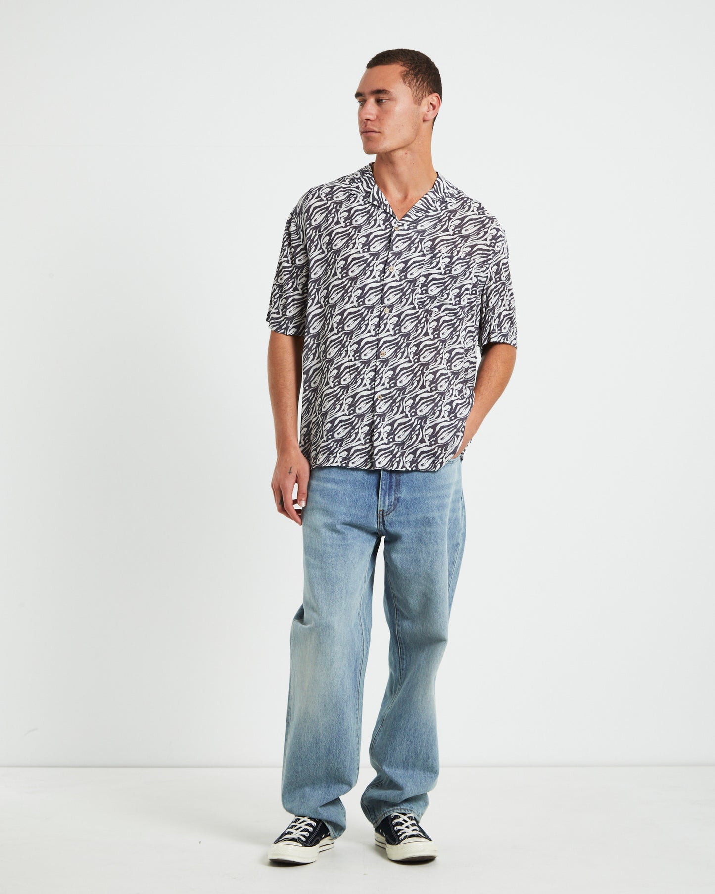 Trackless Resort Short Sleeve Shirt in Black
