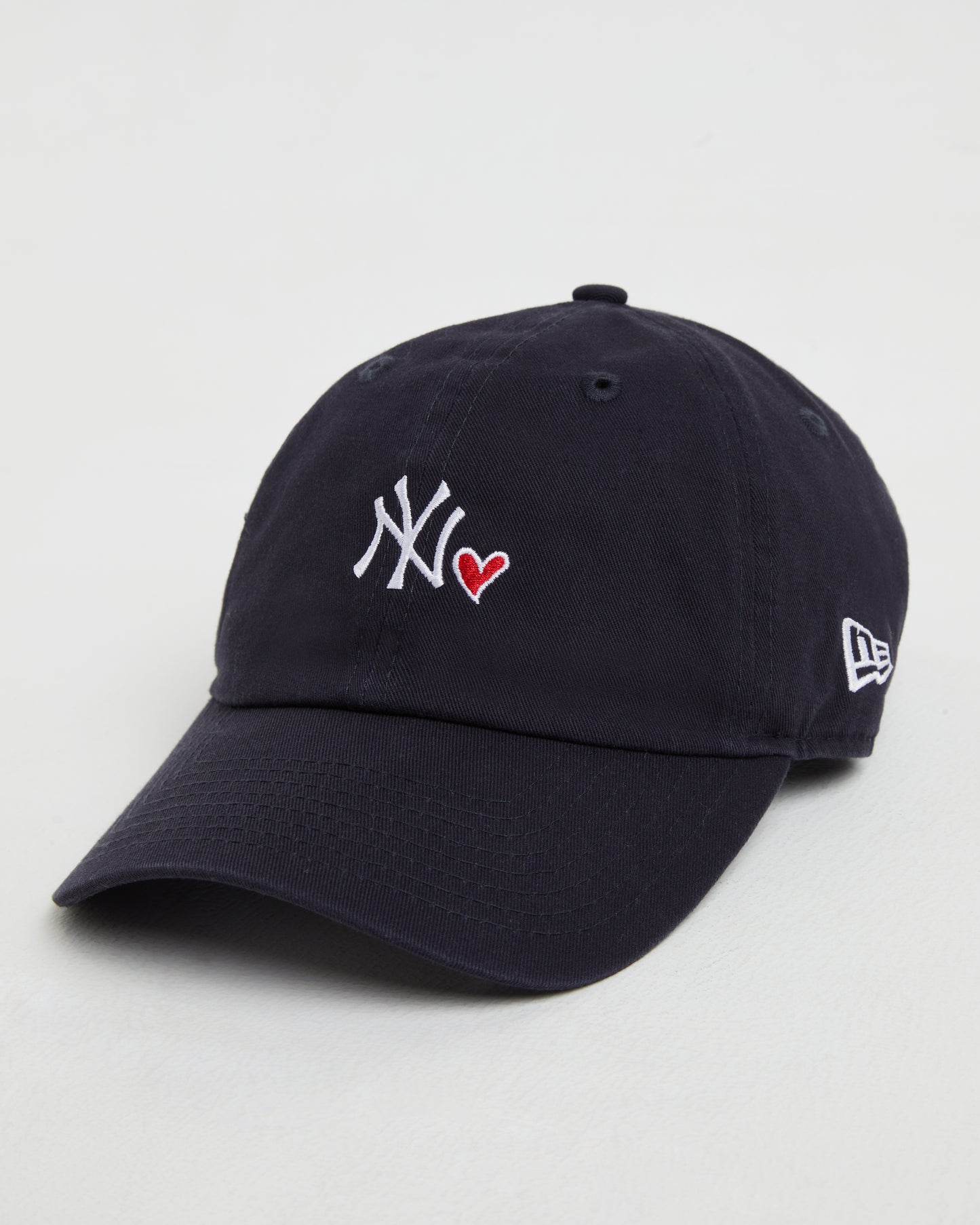 Classic Casual Mini Heart New York Yankees Cap in Navy/White