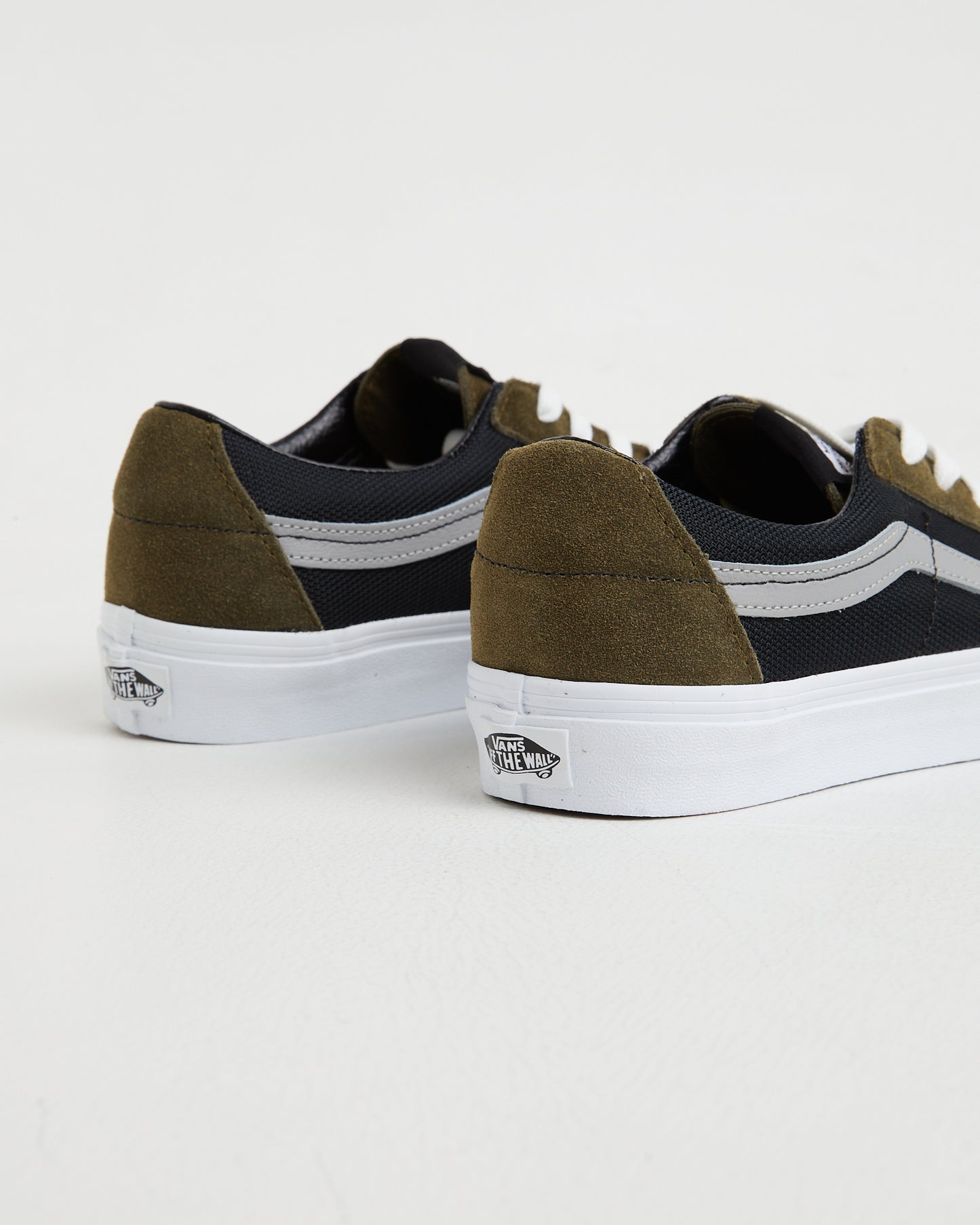 Sk8-Low 2-Tone Sneakers in Olive/Black