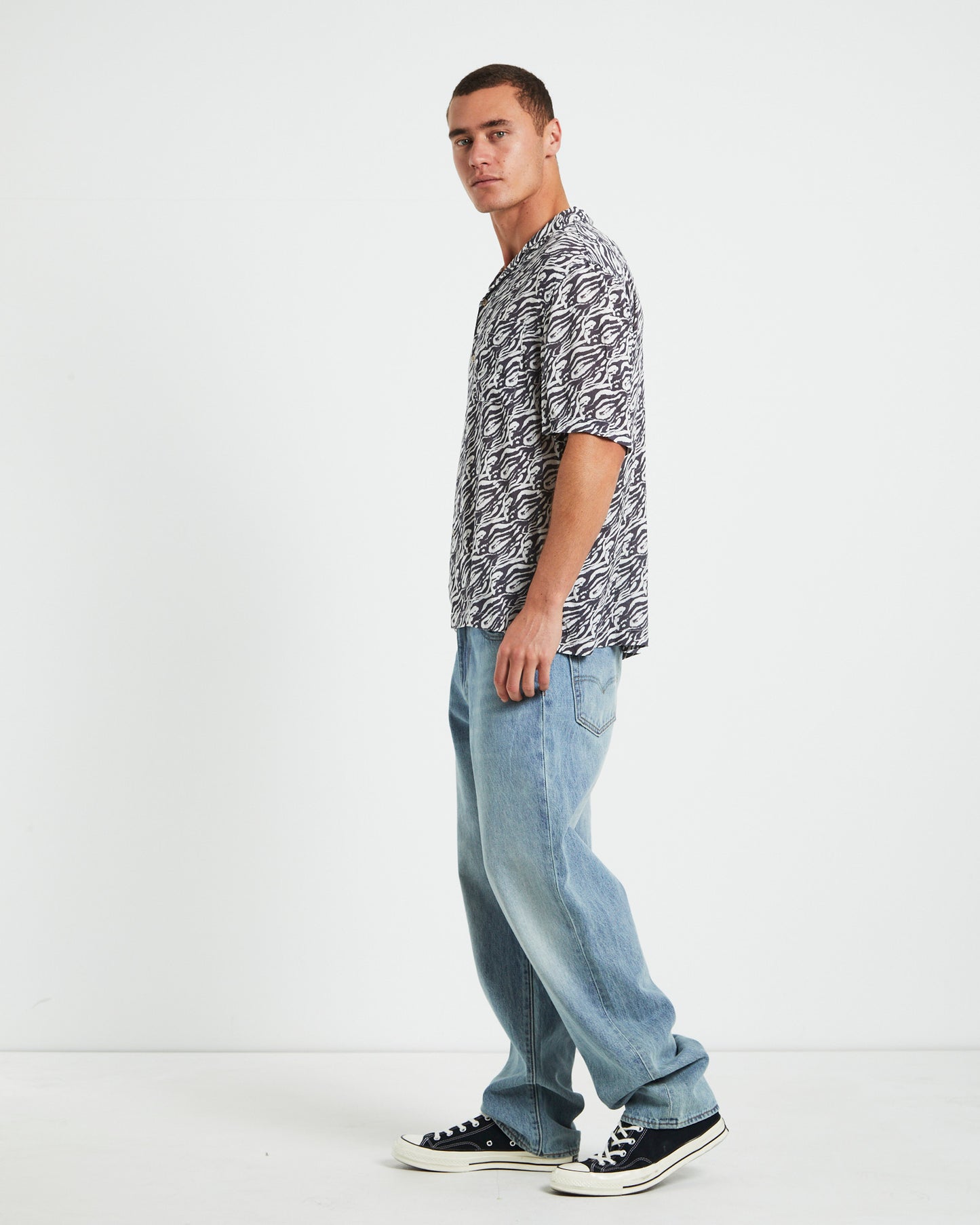 Trackless Resort Short Sleeve Shirt in Black