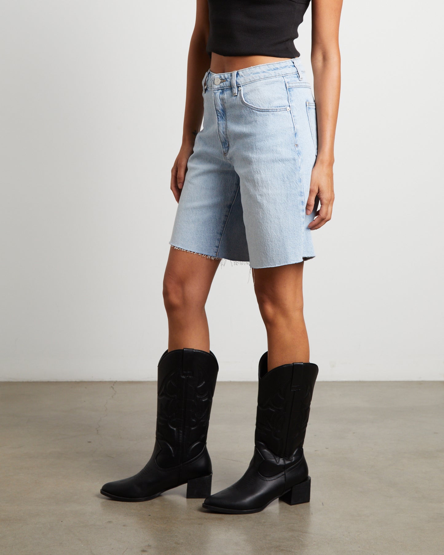 95 Baggy Denim Shorts in Saskia