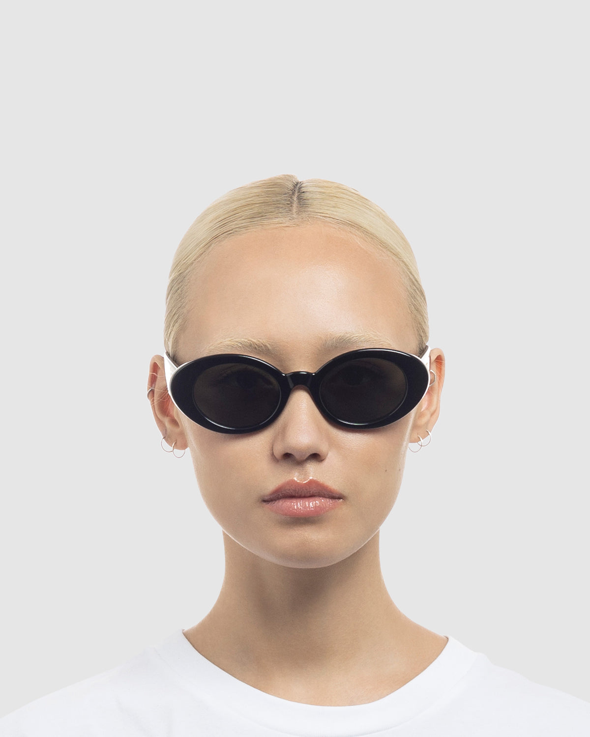 Nouveau Vie Sunglasses BLACK/GREEN MONO
