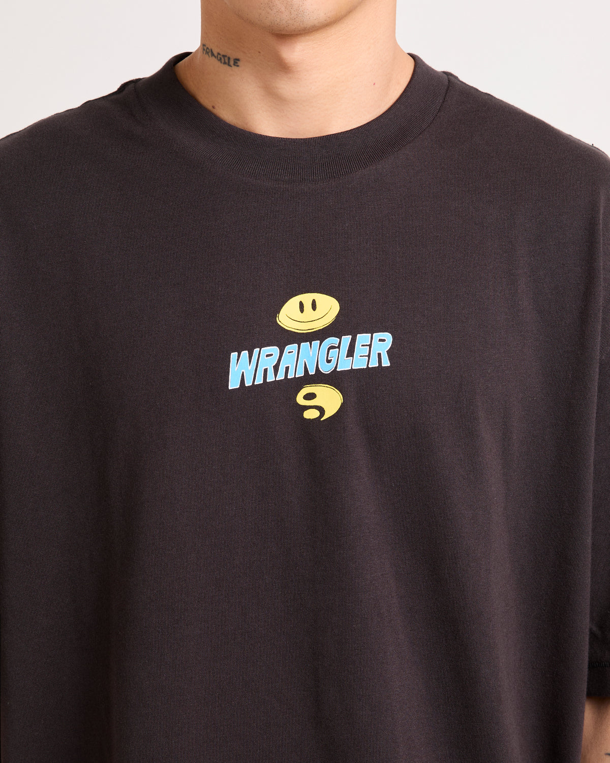 World Tour Slacker T-Shirt WORN BLACK
