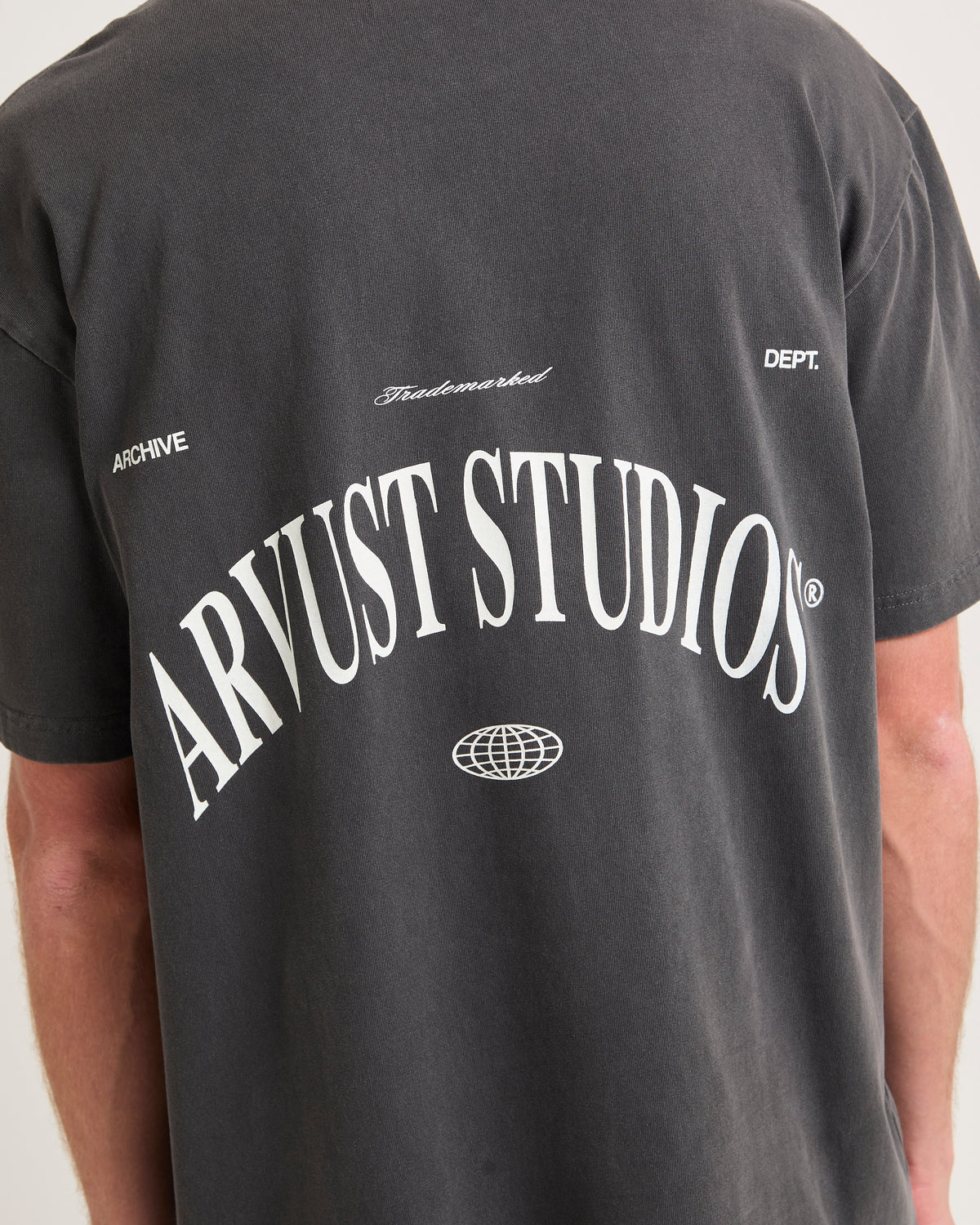 Institute T-Shirt WASHED BLACK