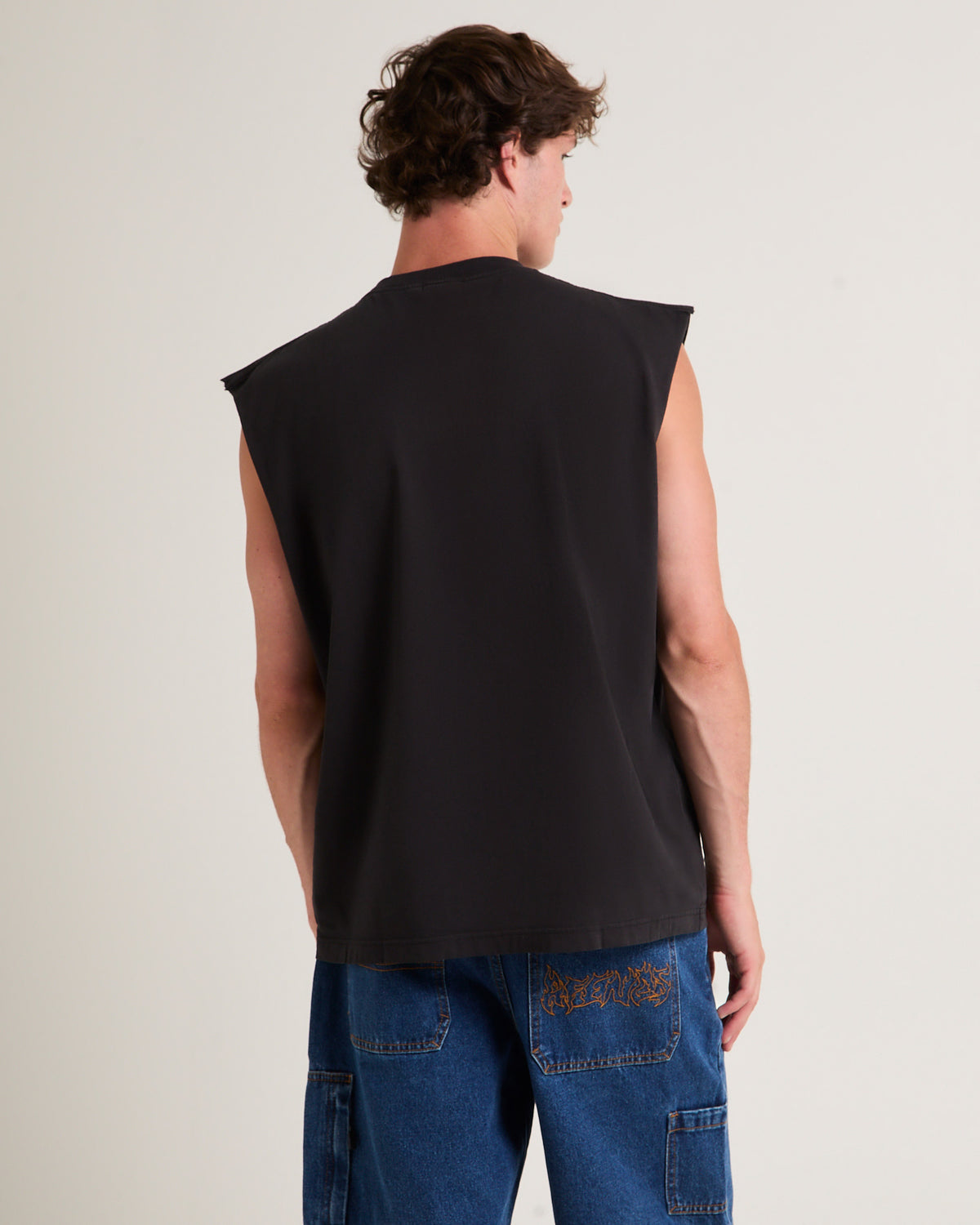 Peace Out Sleevless T-Shirt in Stone Black Stone Black