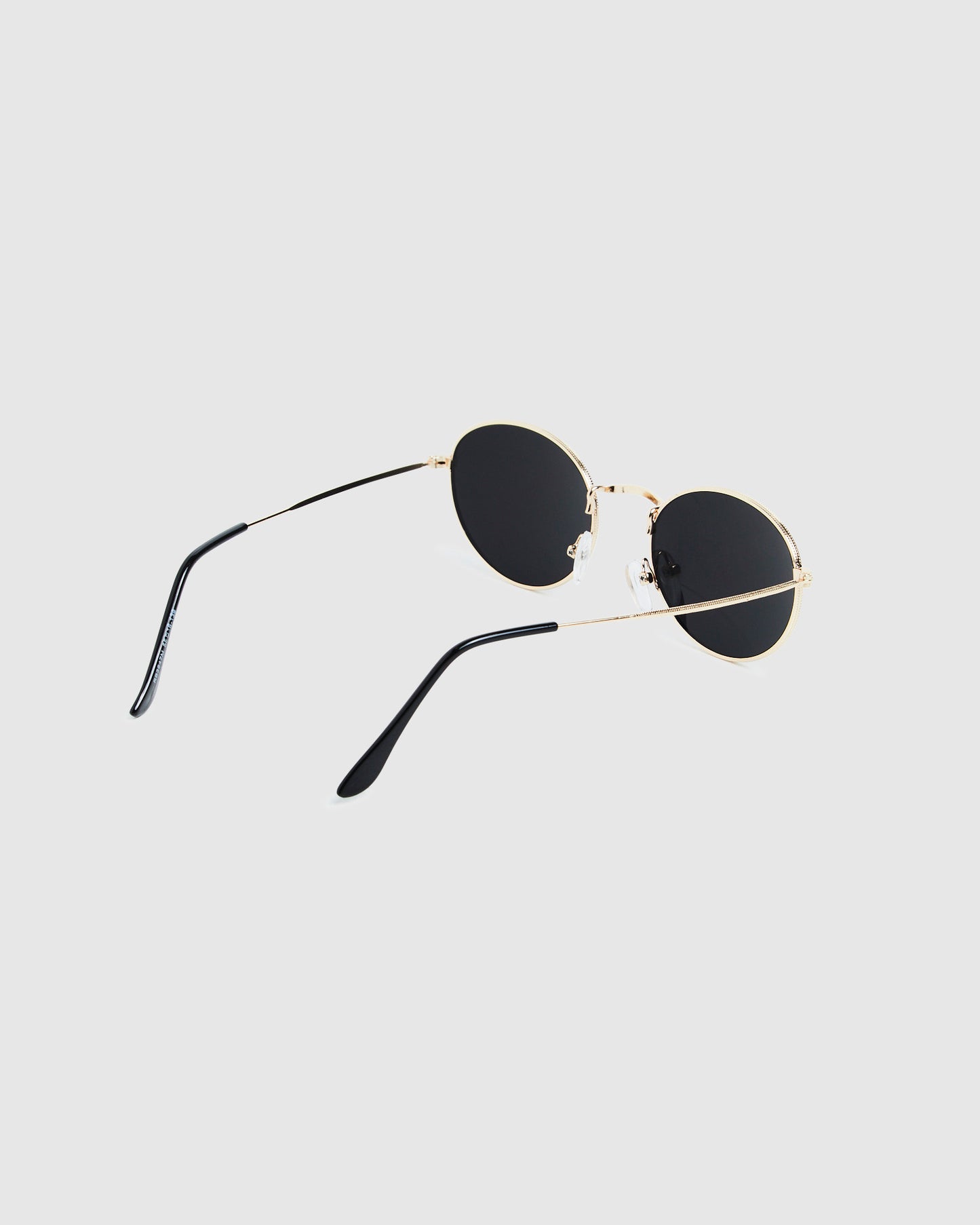 Oli Oval Sunglasses Black/Gold