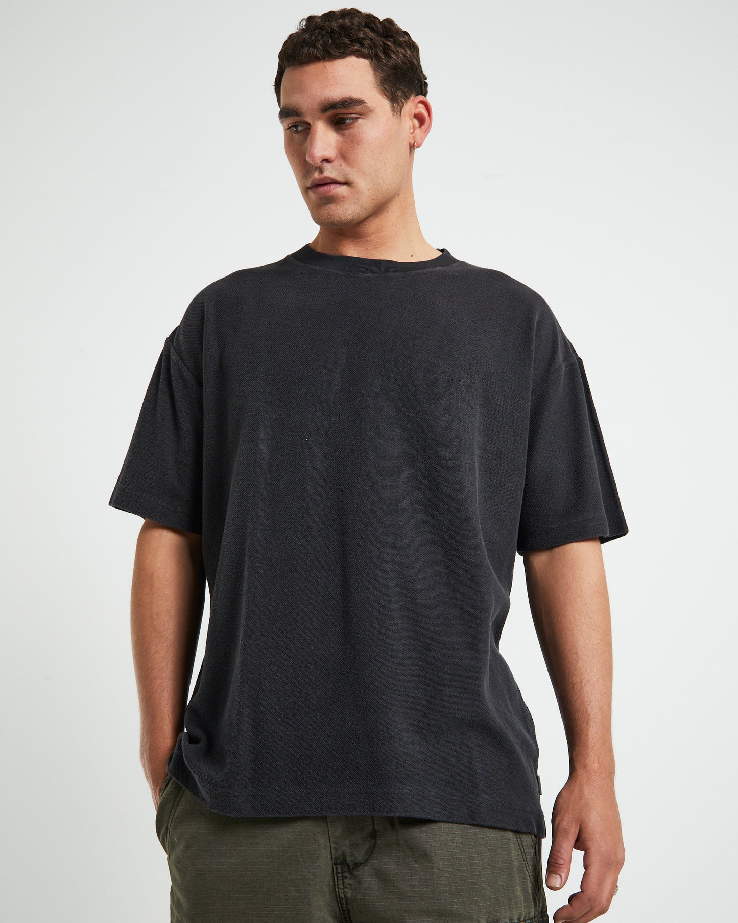 Ramona Linen Short Sleeve T-Shirt in Washed Black