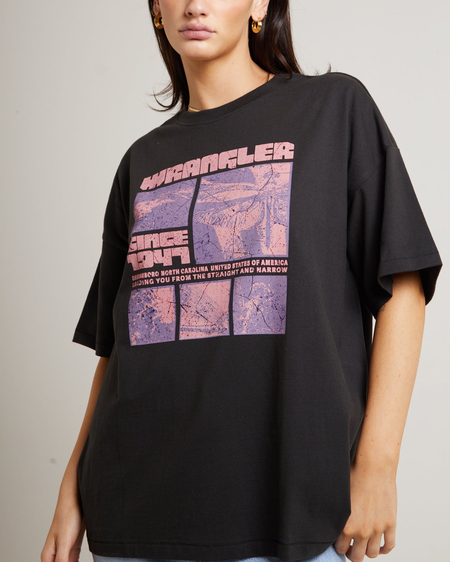 Boxy Slouch T-Shirt in Dragonfly Black