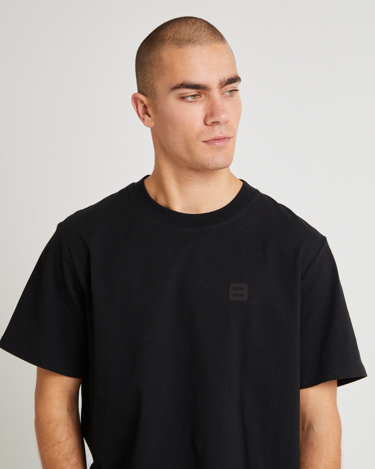 Neuw Premium T-Shirt BLACK