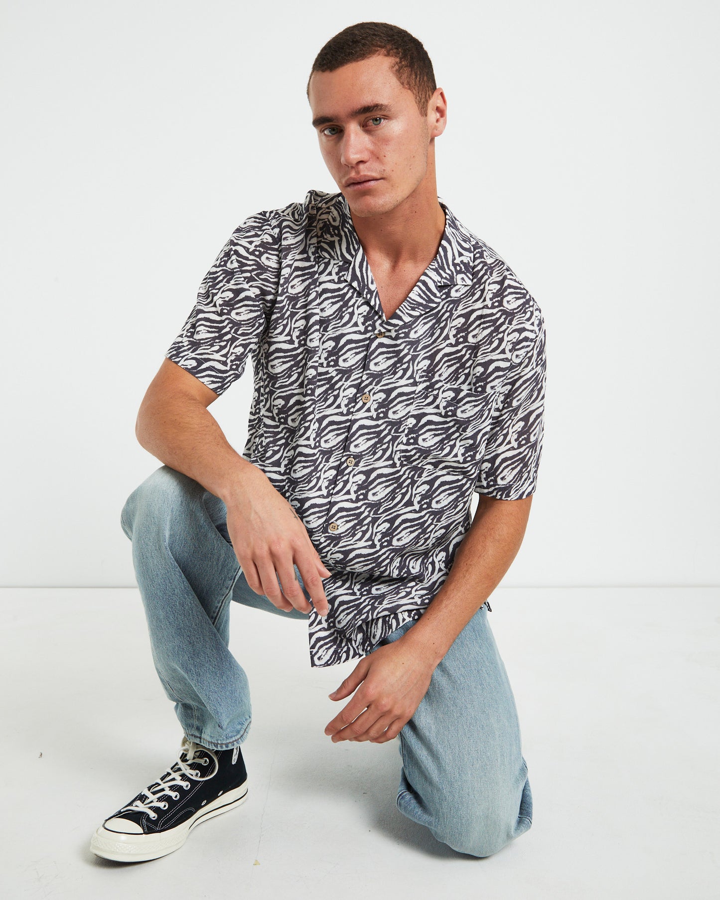 Trackless Resort Short Sleeve Shirt in Black