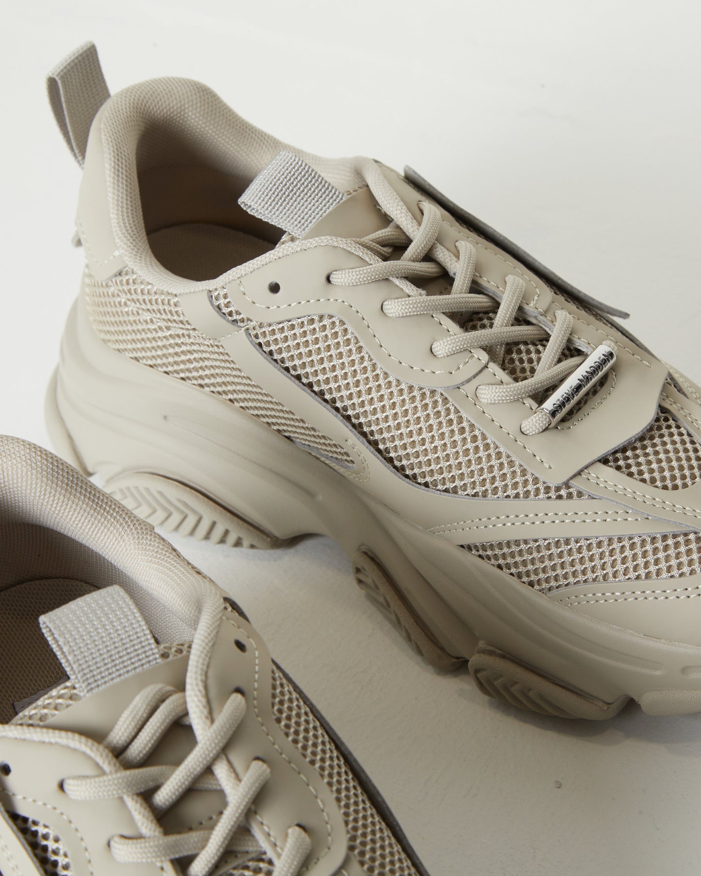 Possession Driege Sneakers in Grey