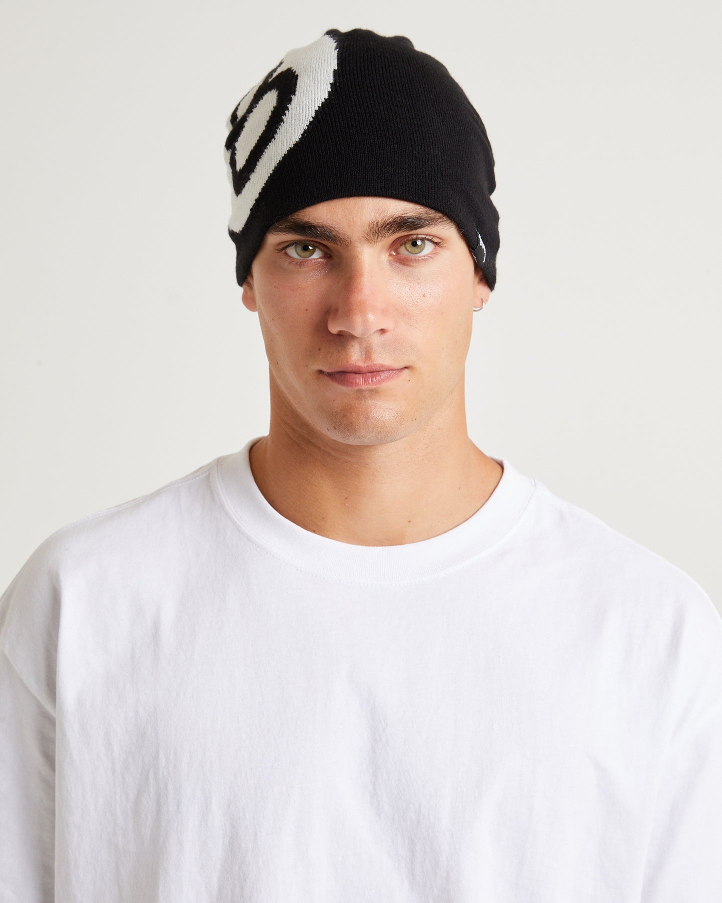 8 Ball Skull Beanie Black