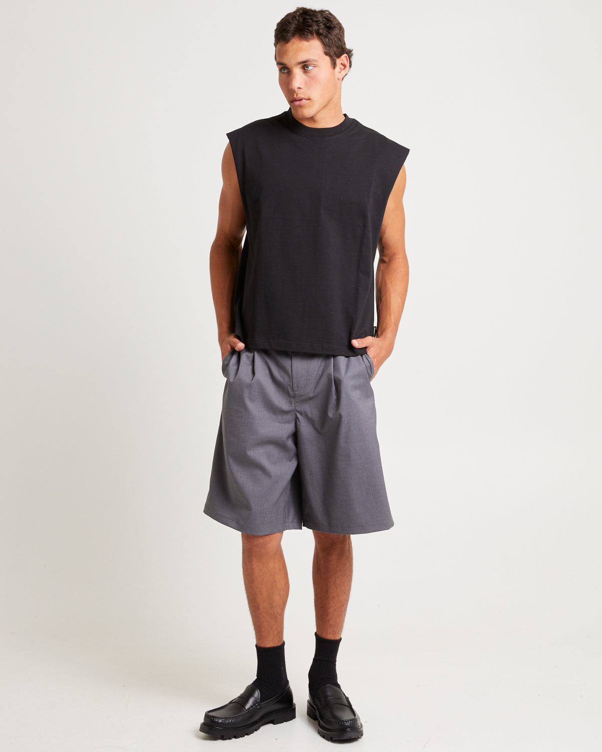 Blade Pleated Shorts CHARCOAL
