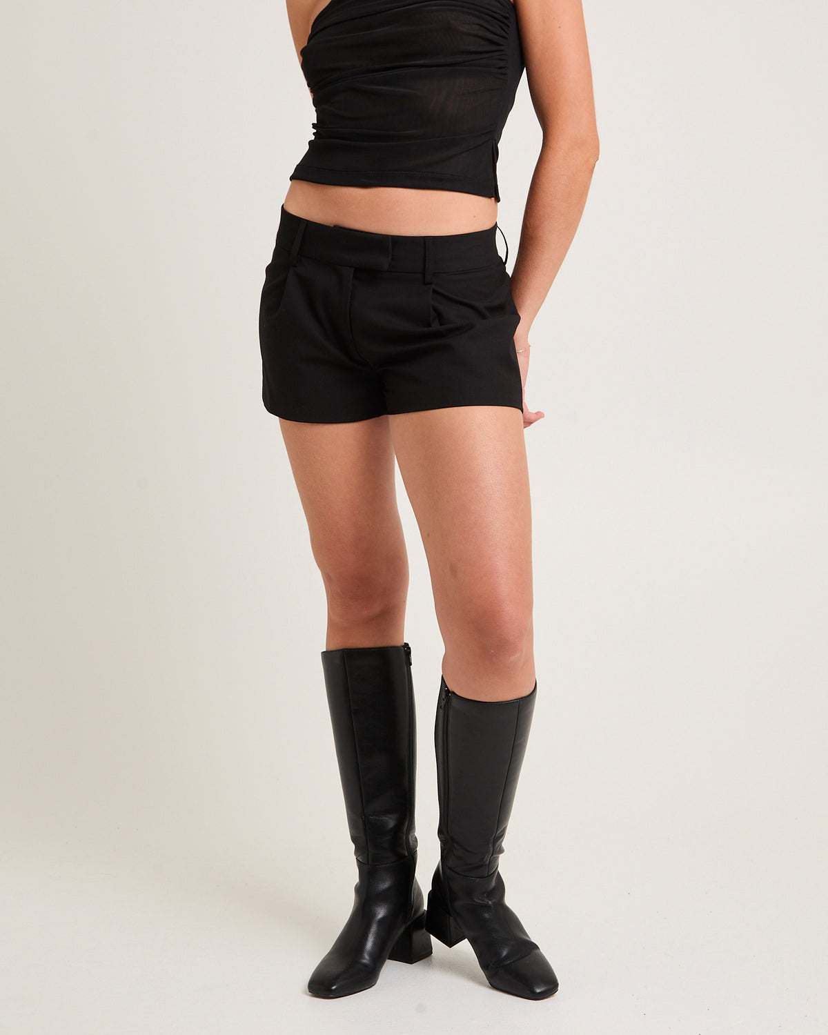 Cleo Tailored Low Rise Shorts BLACK