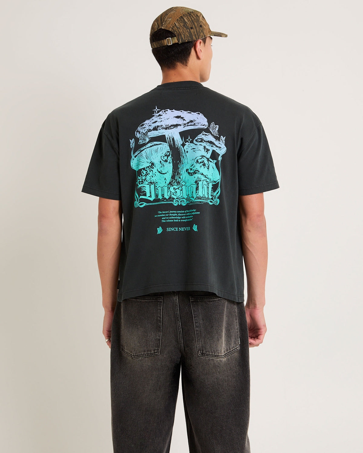 Gardens Cropped T-Shirt VINTAGE BLACK