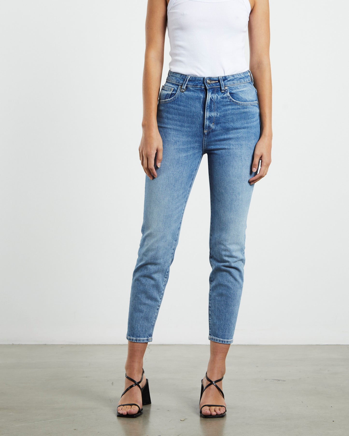 Lola Mom Jeans Transpire Blue