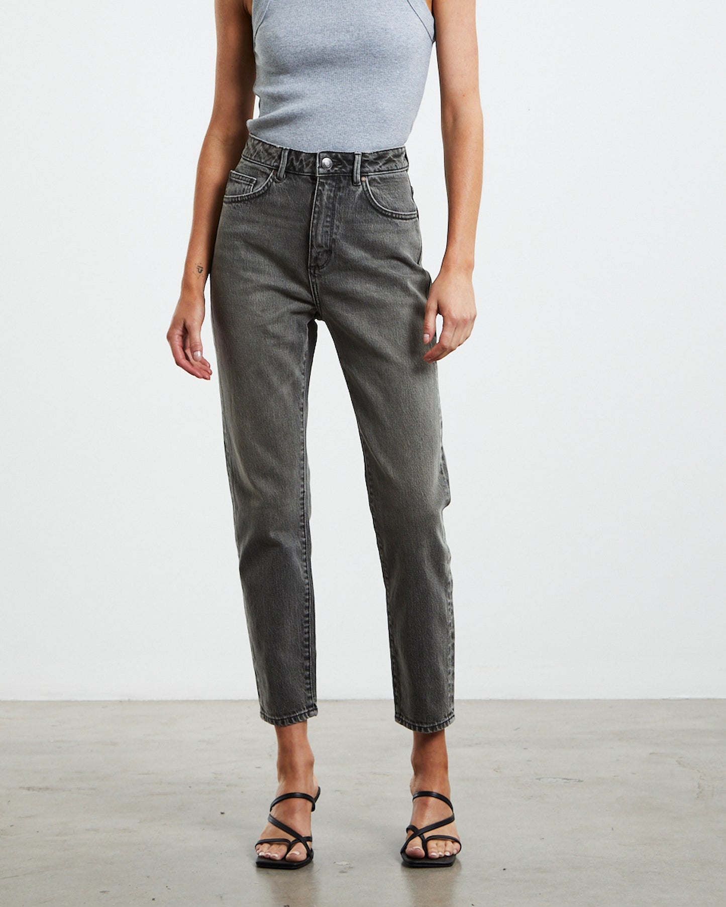 Lola Mom Jeans Fade Away Black