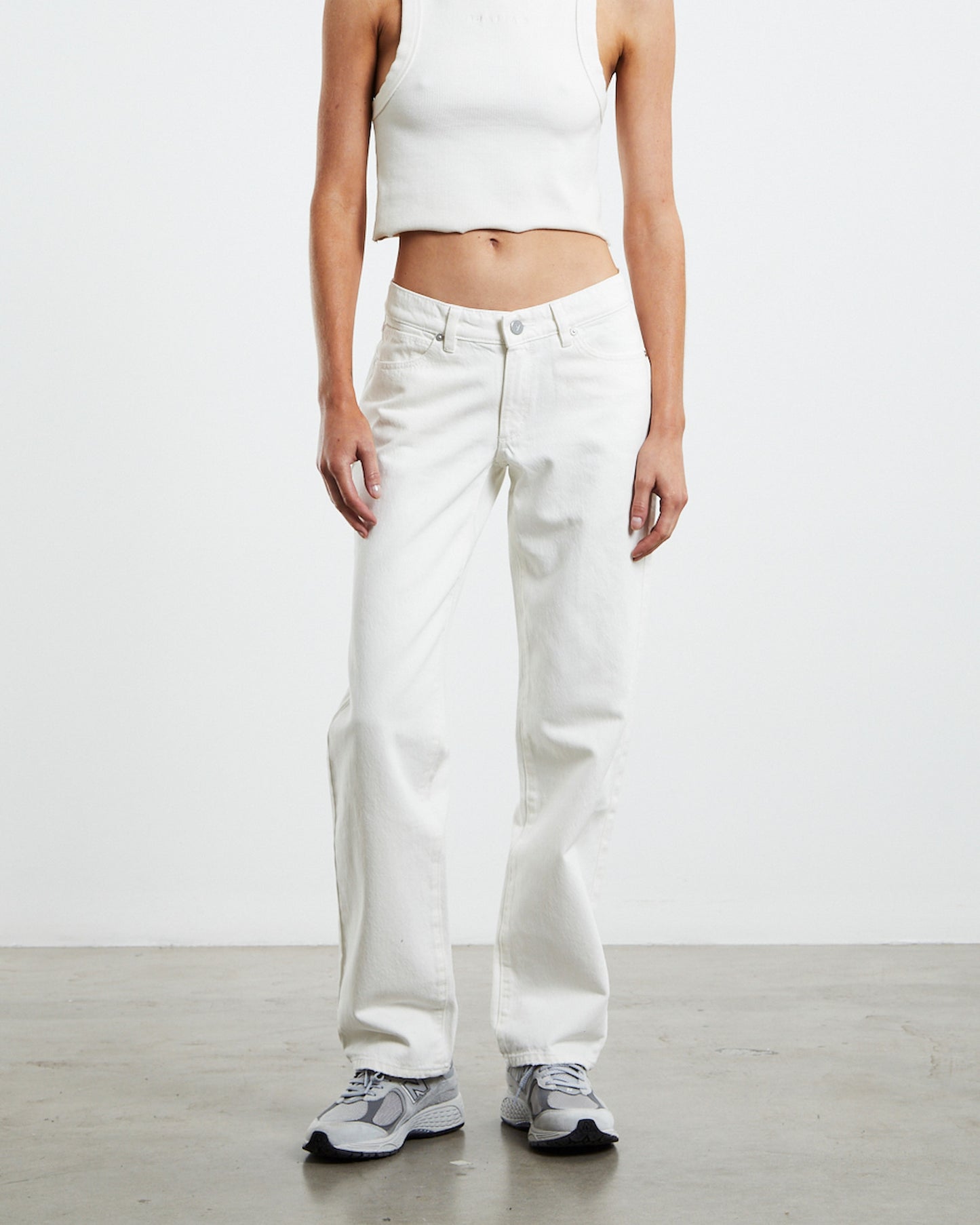 A 99 Low Straight Jeans Washed White