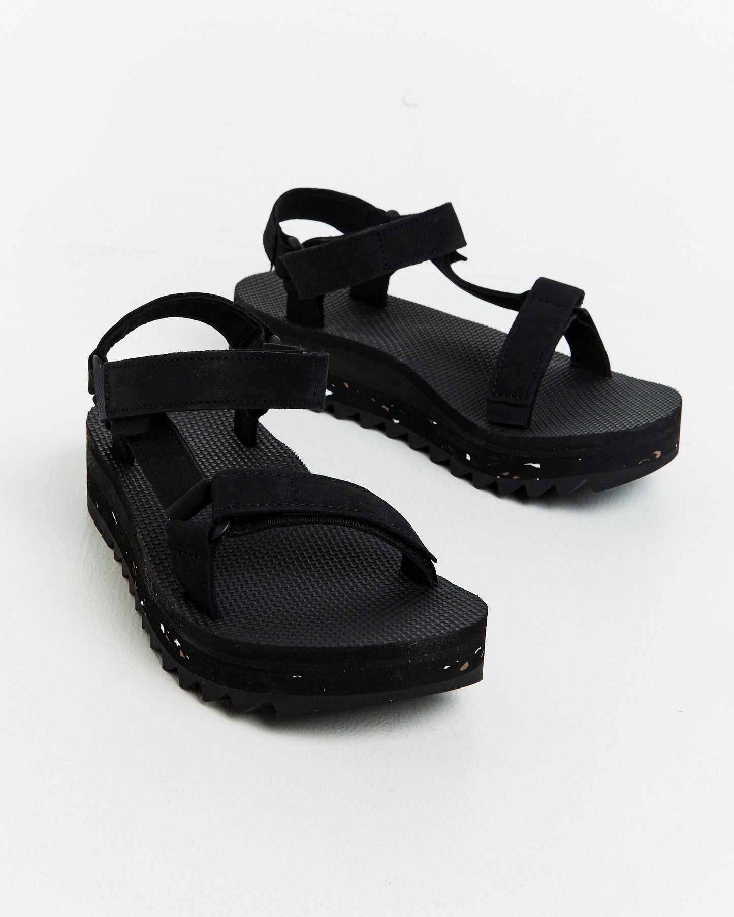 W Universal Ceres Sandals Black