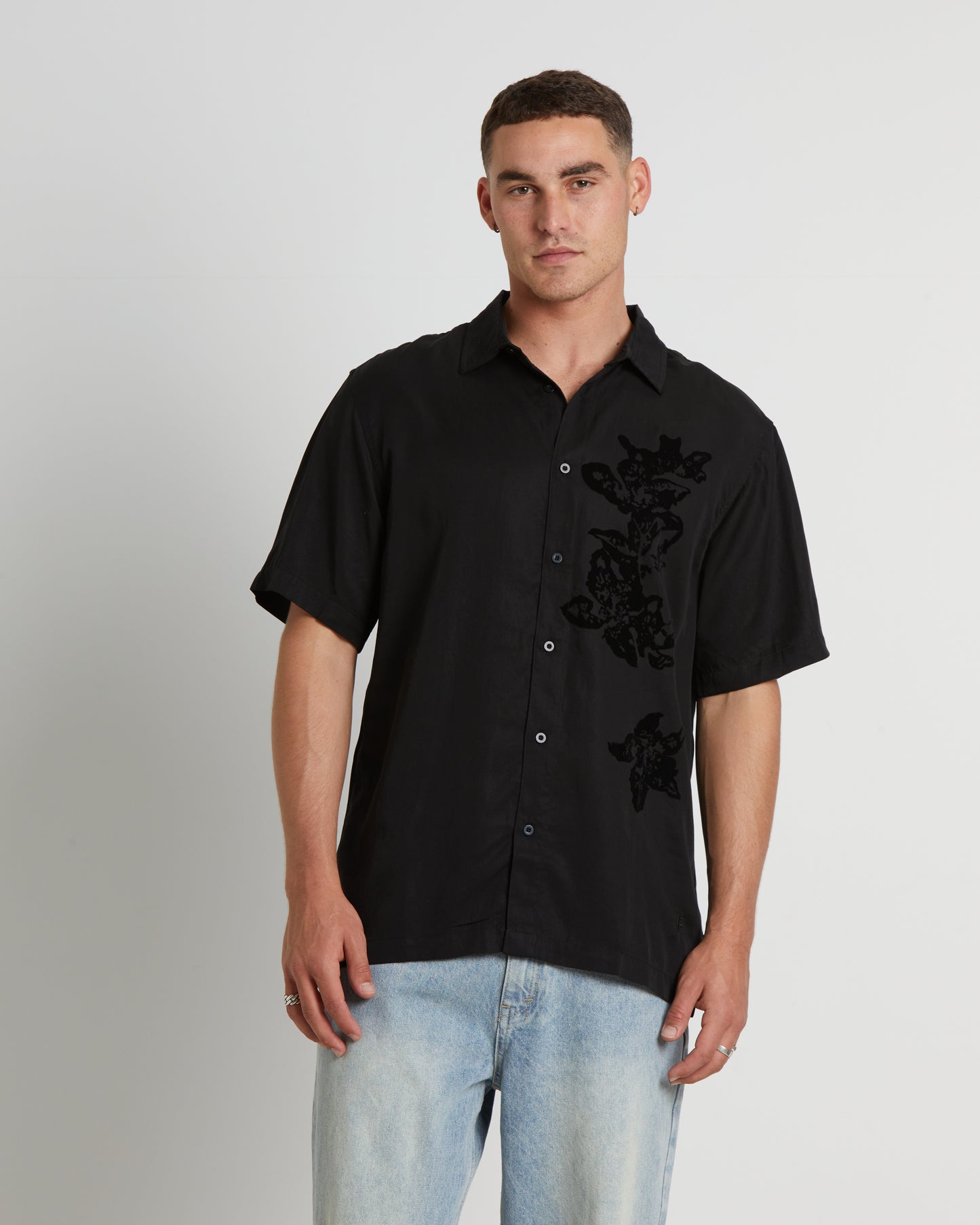 Vivian Lily Short Sleeve Shirt in Black