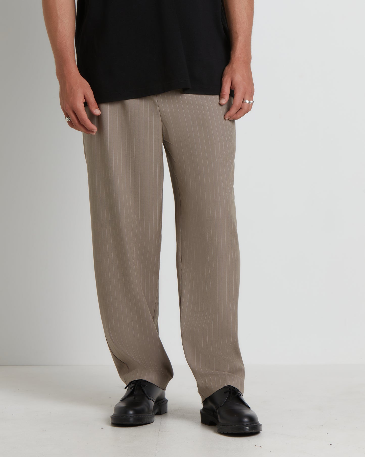 Volume Pleated Trousers in Light Brown
