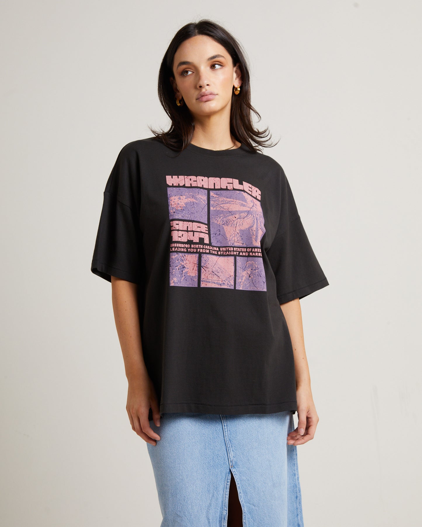 Boxy Slouch T-Shirt in Dragonfly Black