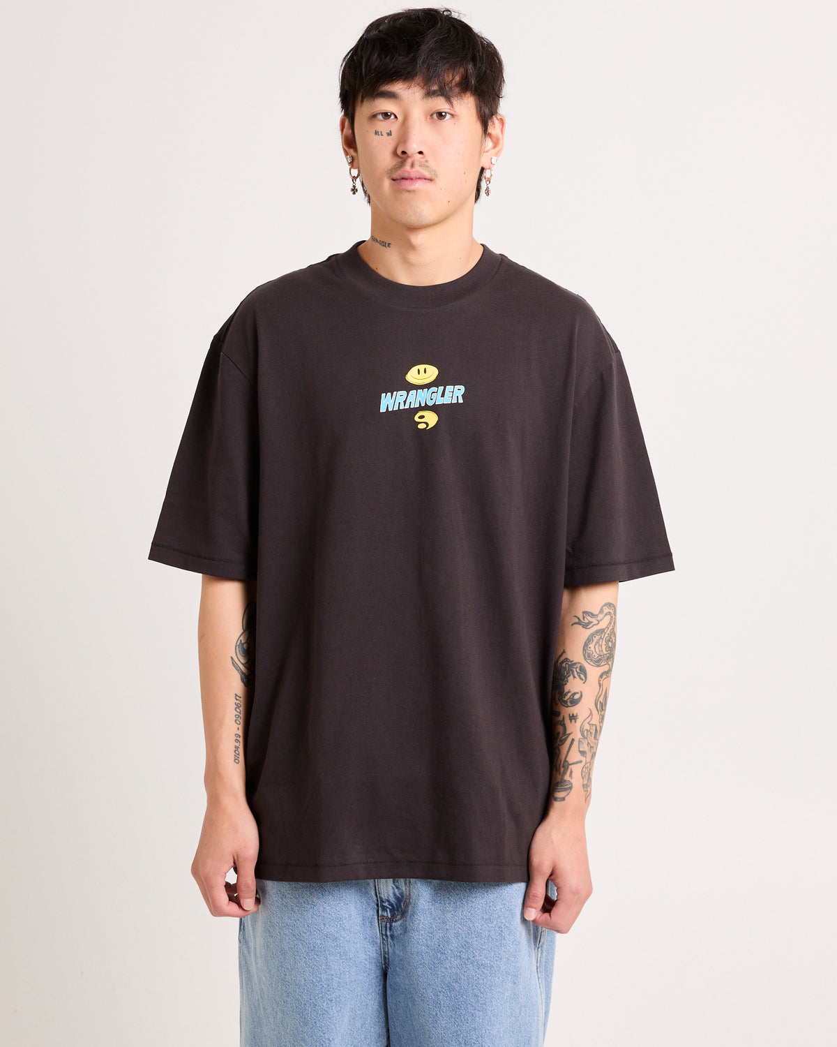 World Tour Slacker T-Shirt WORN BLACK