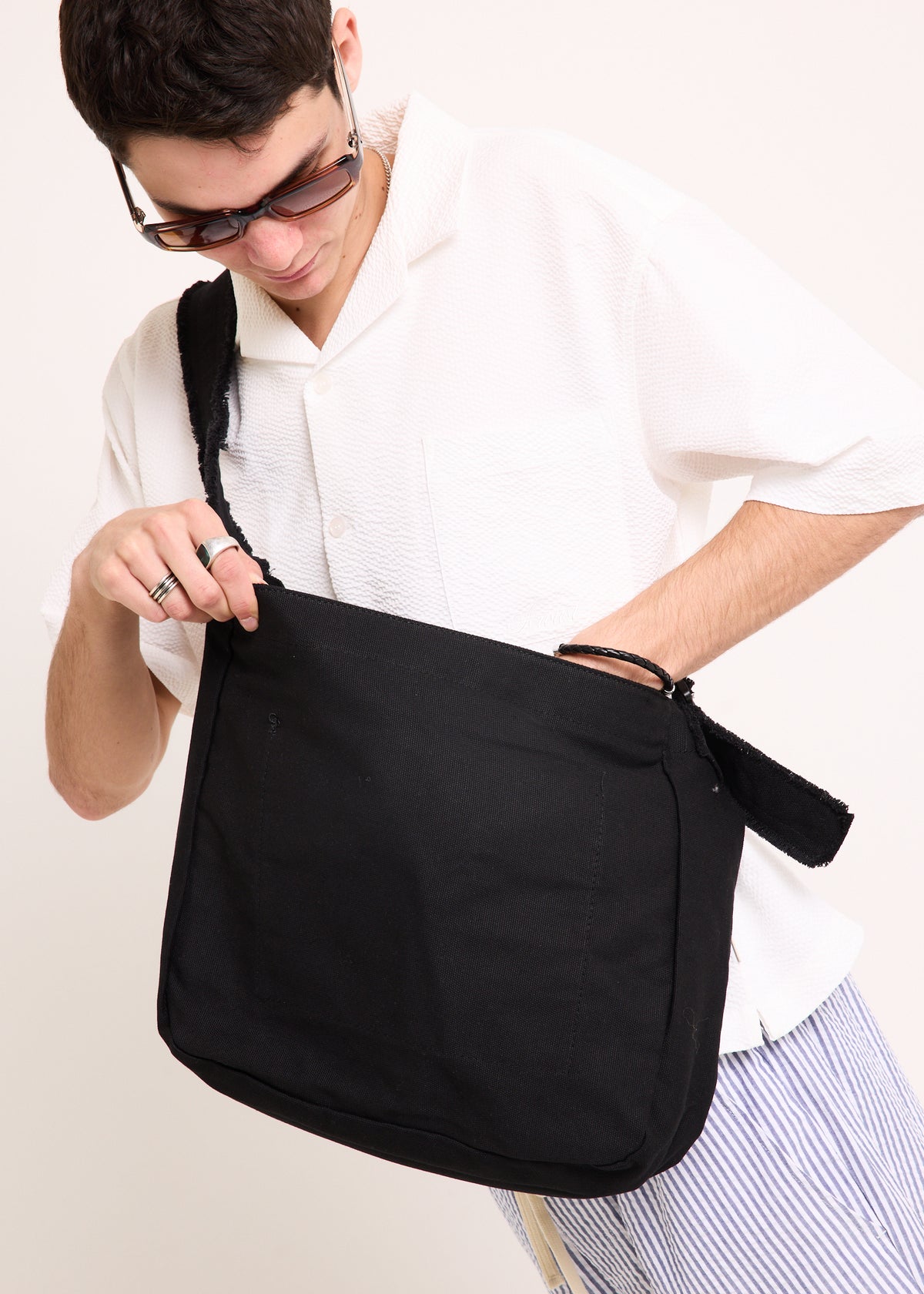 Legacy Shoulder Bag BLACK