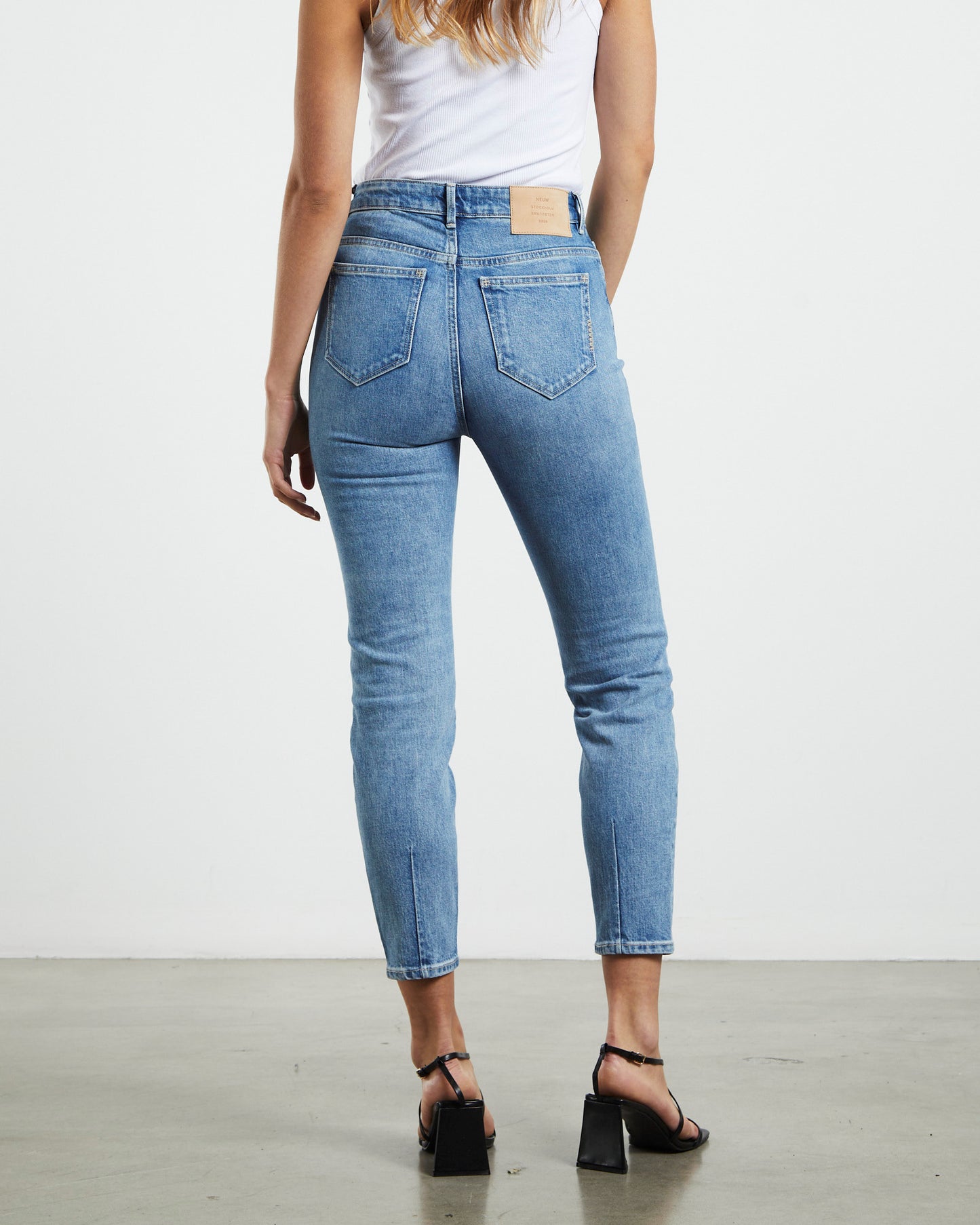 Lola Mom Jeans Transpire Blue