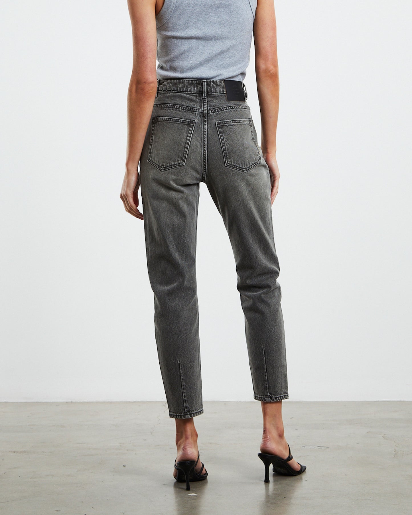 Lola Mom Jeans Fade Away Black