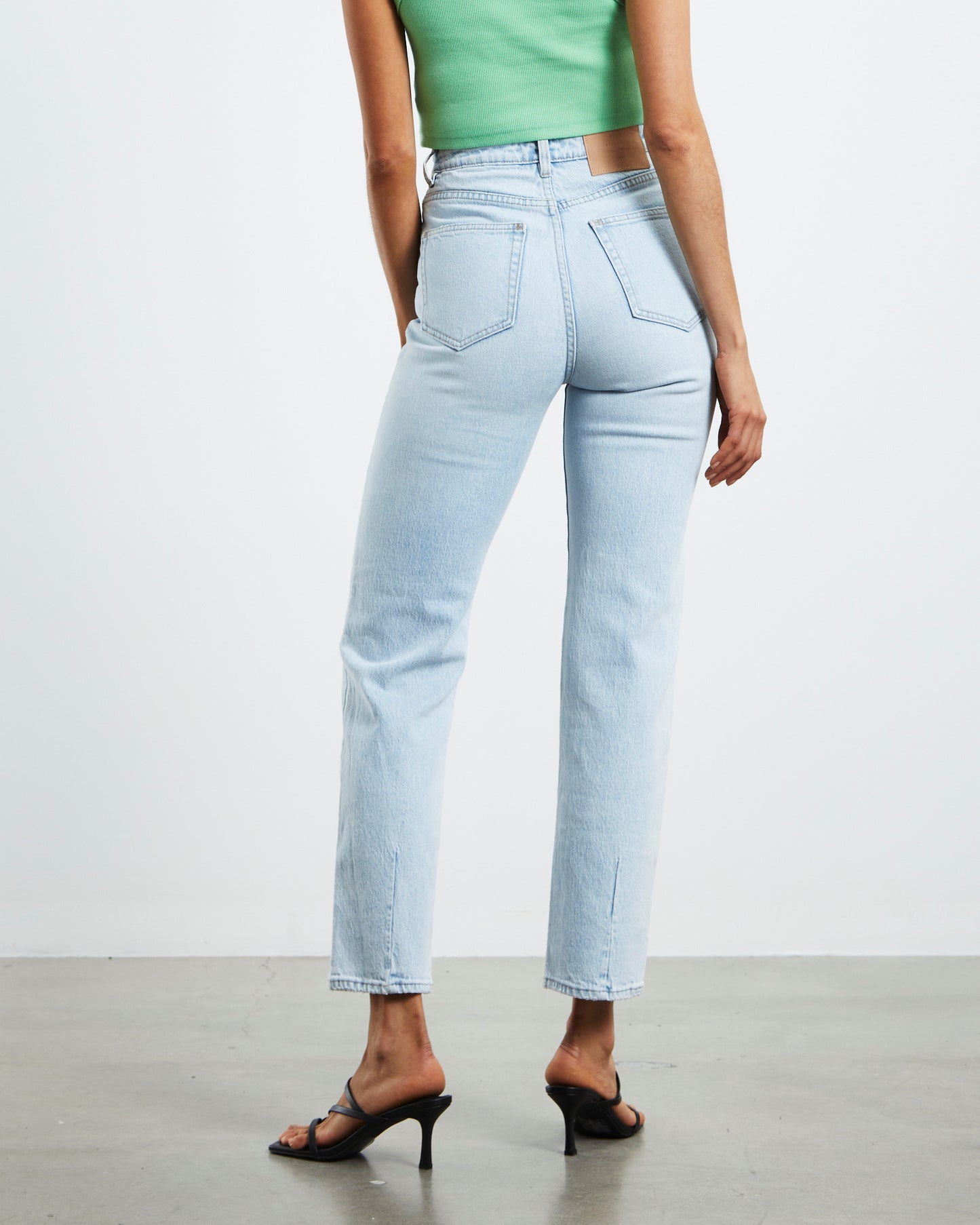 Lola Mom Jeans Postcard Blue