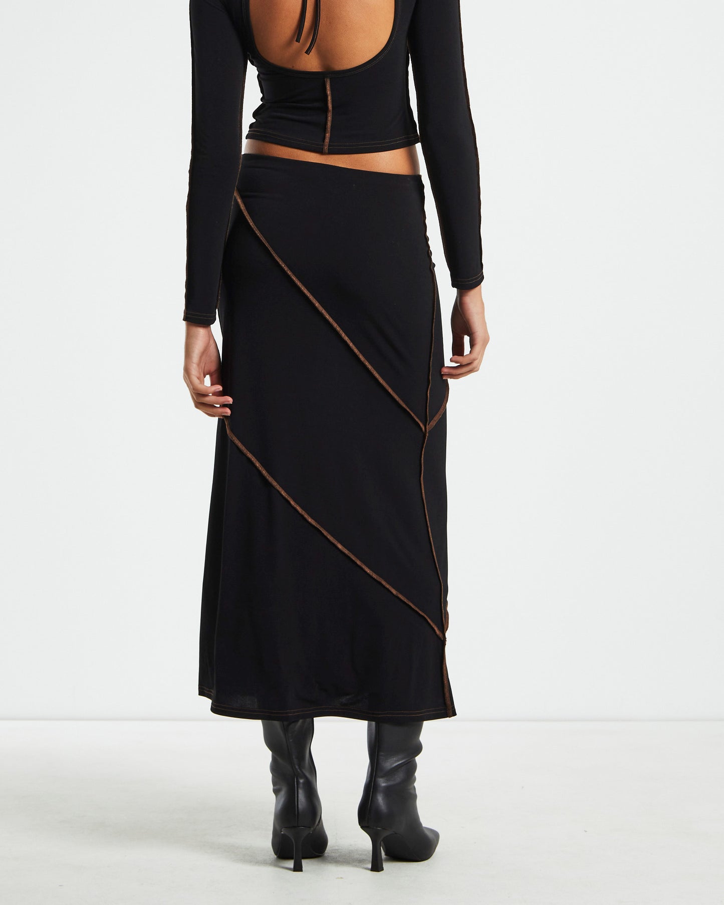 Amelie Slinky Contrast Skirt in Black