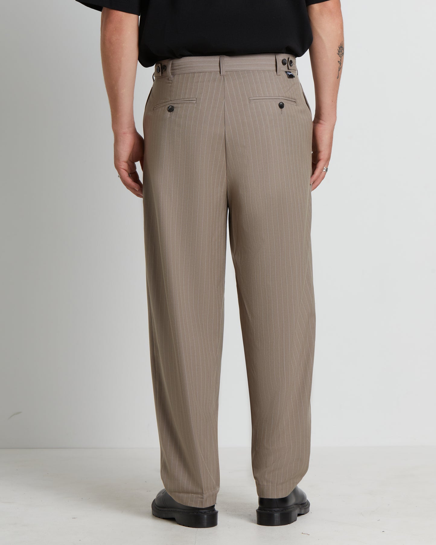 Volume Pleated Trousers in Light Brown