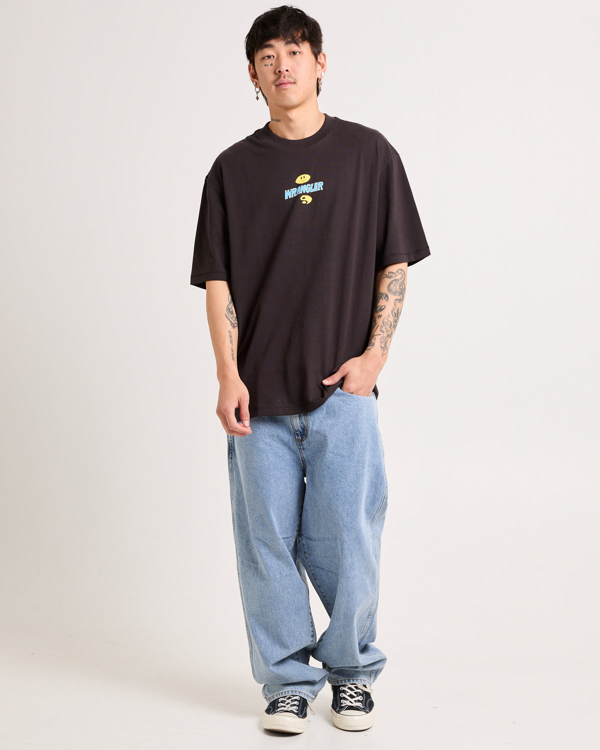 World Tour Slacker T-Shirt WORN BLACK