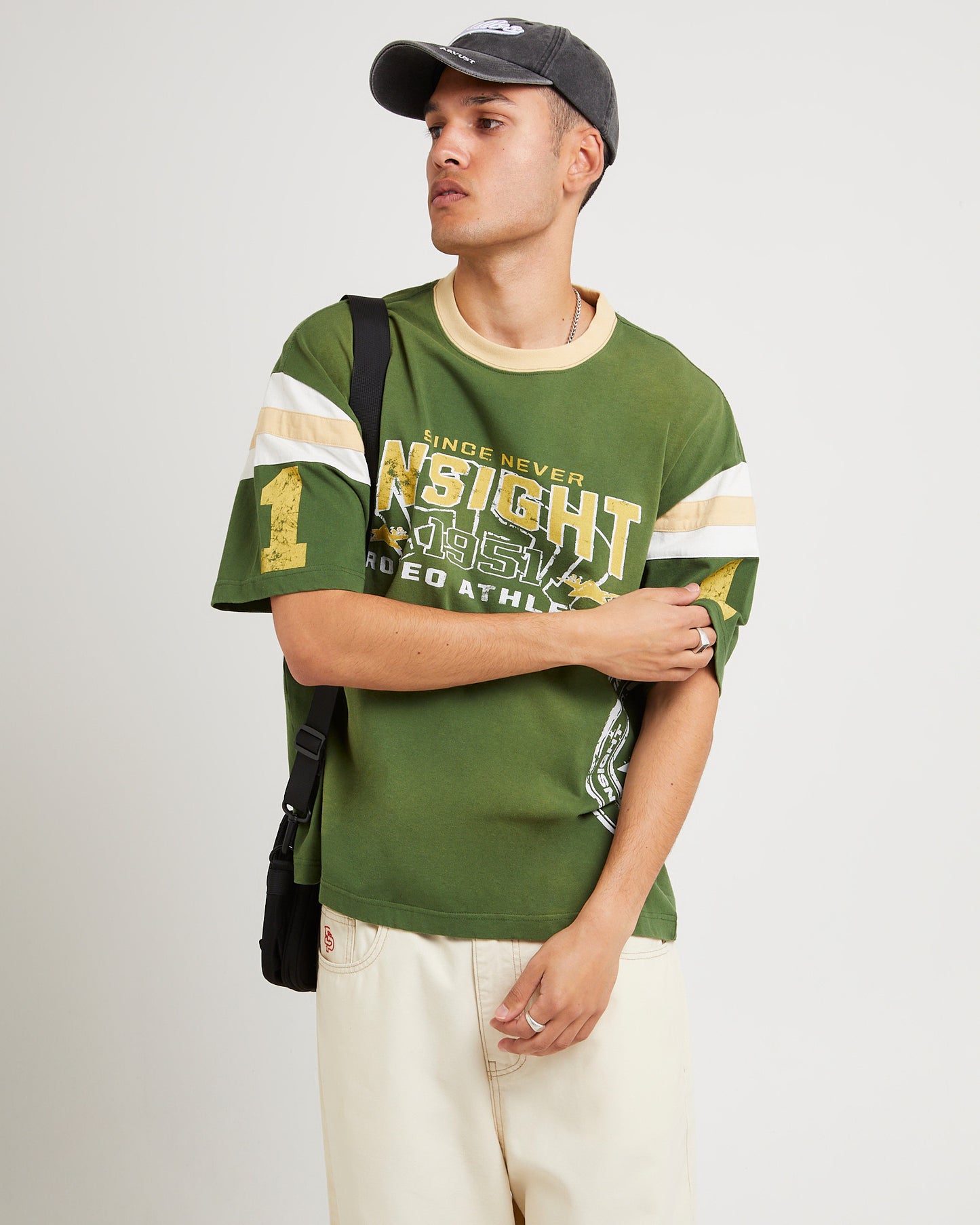 College Heavyweight T-shirt