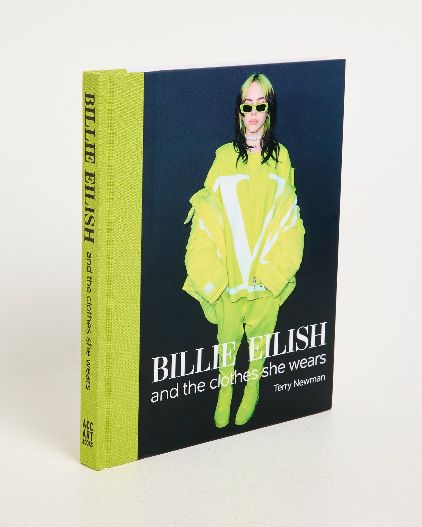 Billie Eilish: and the Clothes She Wears Book