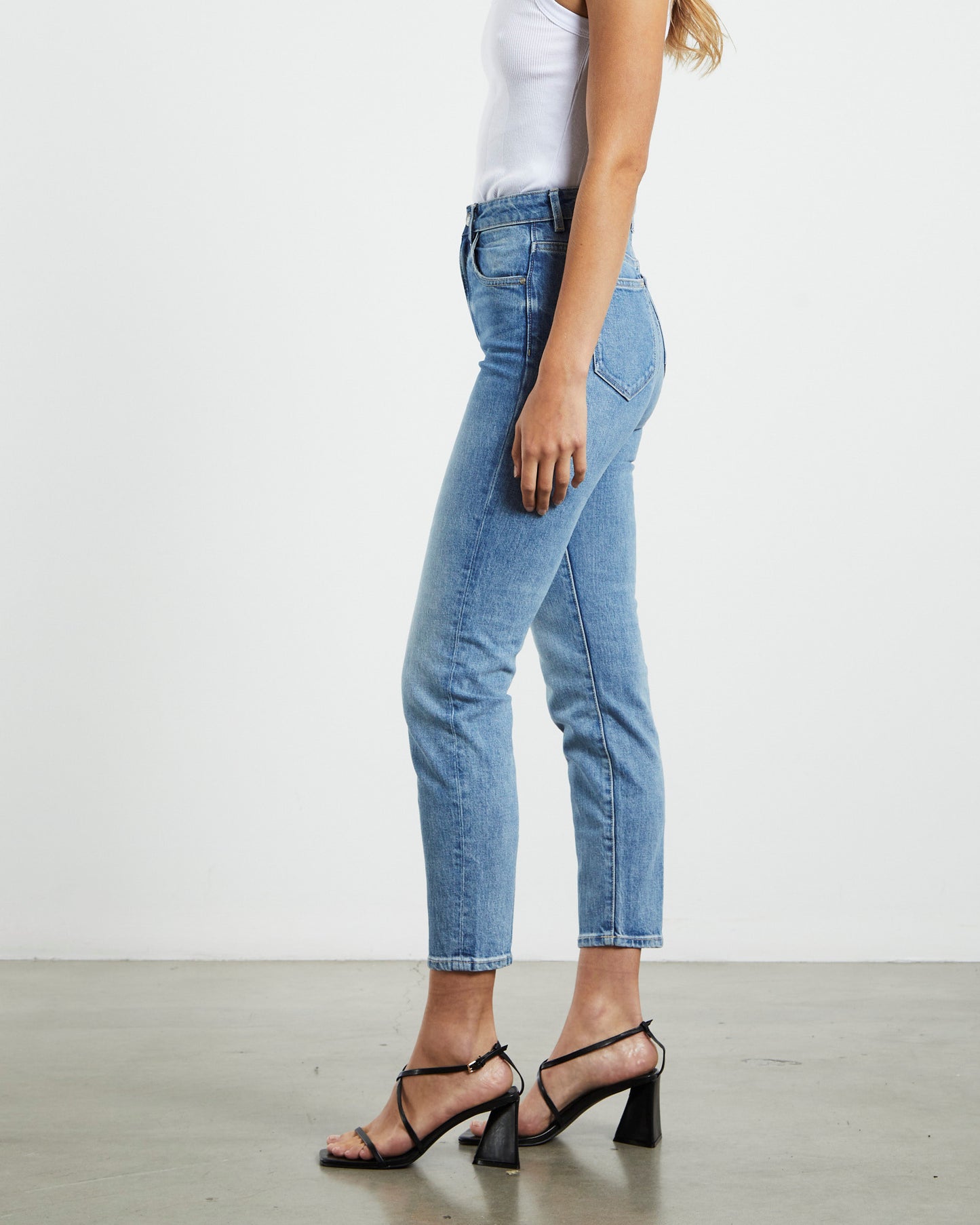 Lola Mom Jeans Transpire Blue