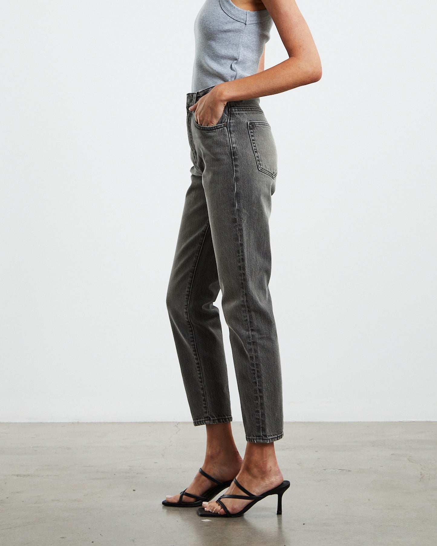 Lola Mom Jeans Fade Away Black