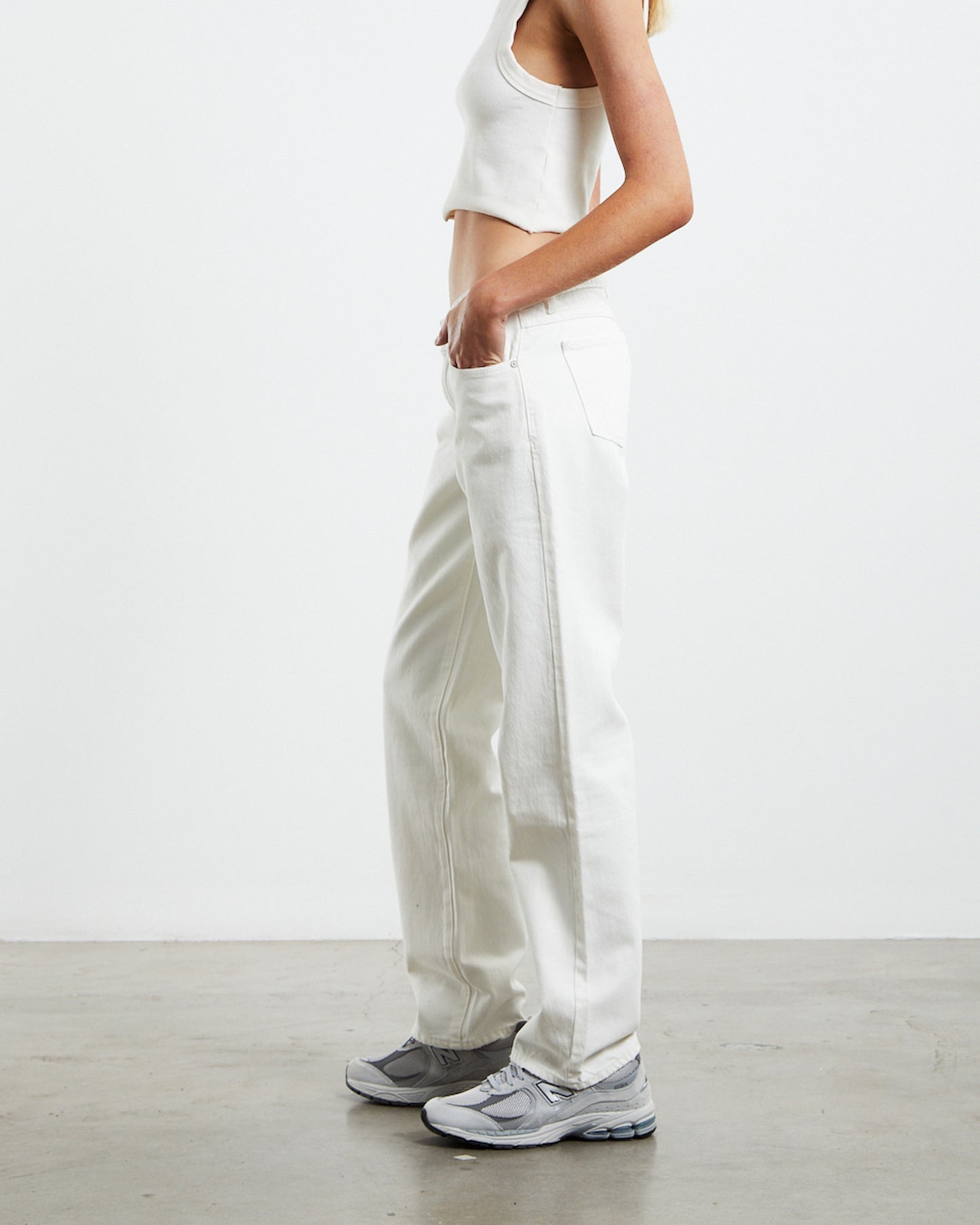 A 99 Low Straight Jeans Washed White
