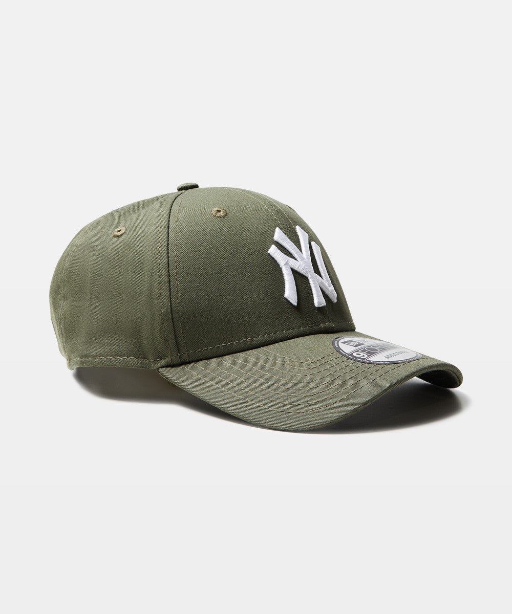9Forty New York Yankees Cloth Strap Cap Olive/White KHAKI