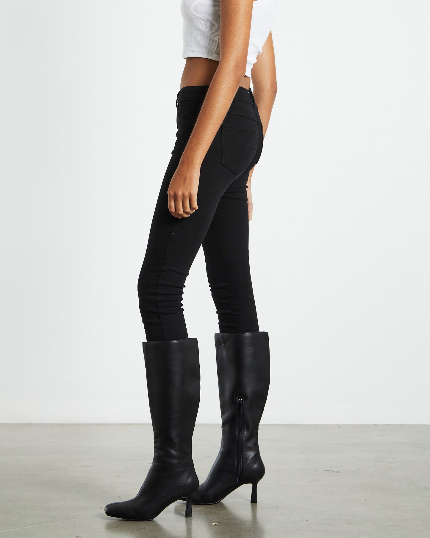A 99 Low Rise Skinny Jeans True Black