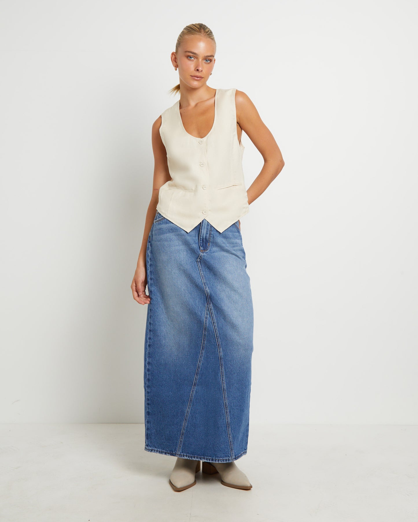 Soho Linen Vest in Biscuit