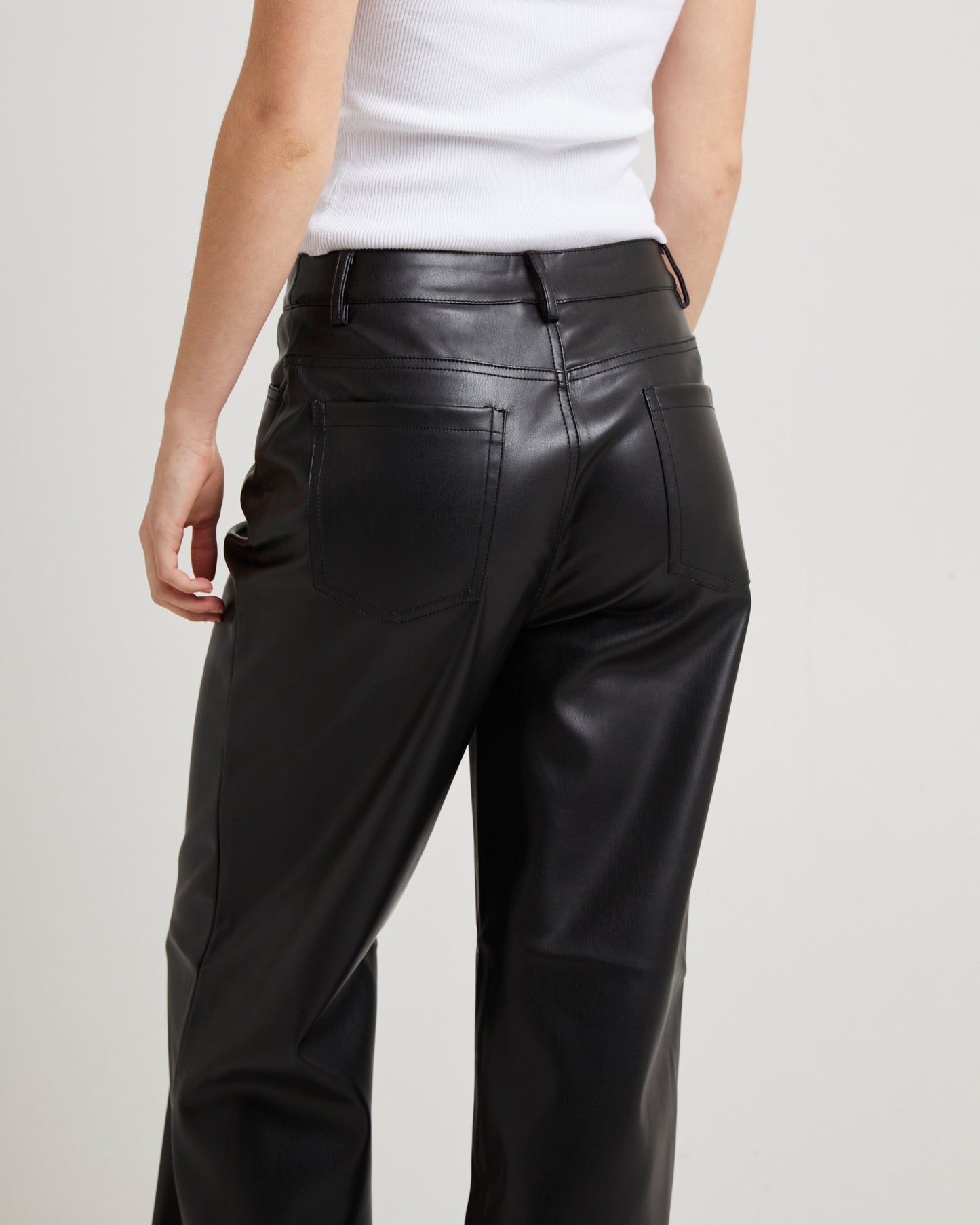 Jadey Relaxed PU Pants Black